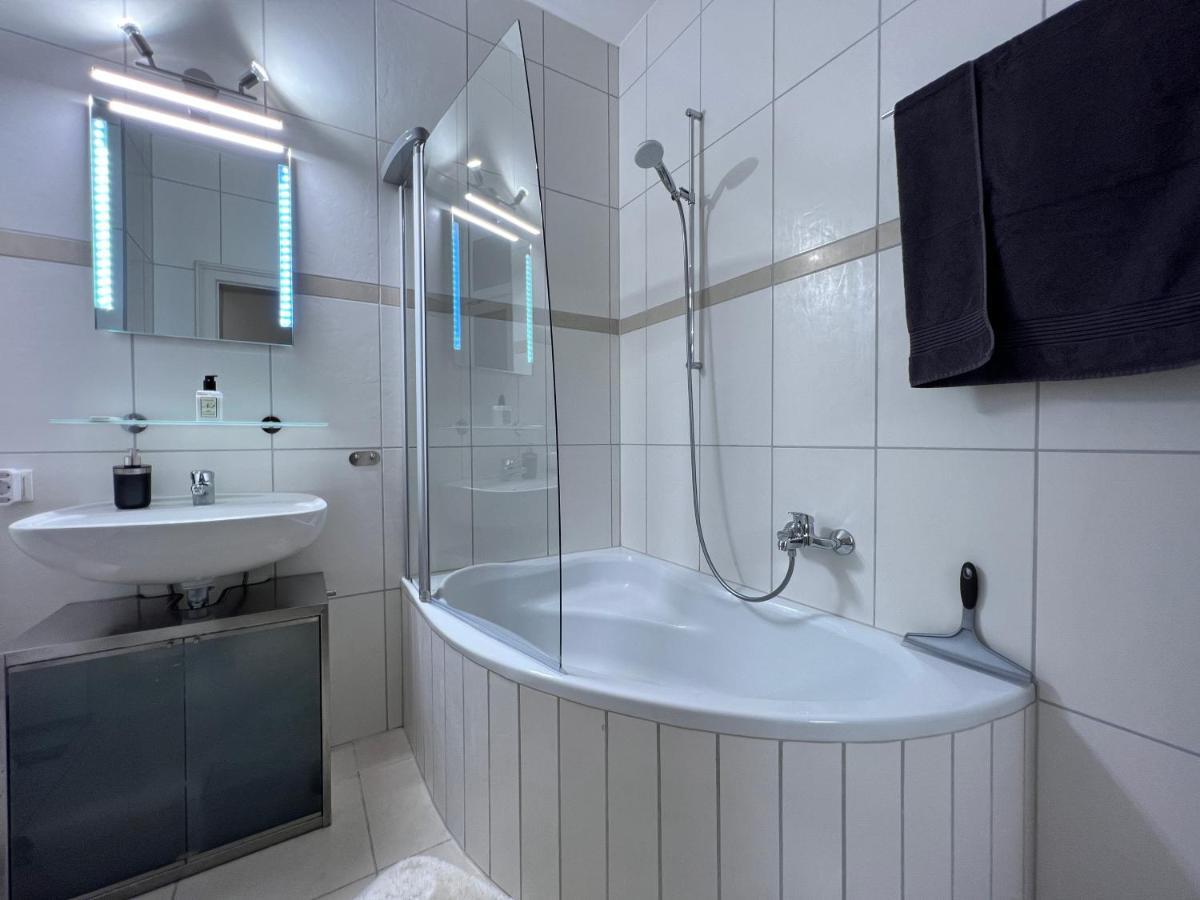Vienna Design Apartment: Stylish Stay Near Schönbrunn with Parking & Netflix Exterior photo
